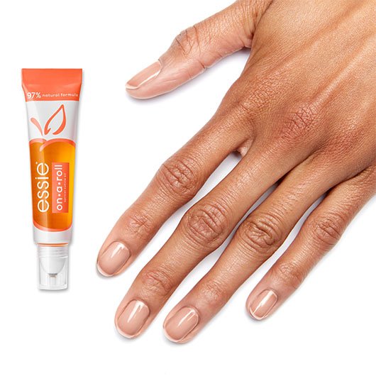 Anwendung des on a roll nail & cuticle oil von essie