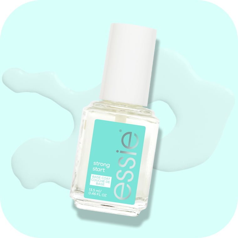 essie strong start strengthening base coat vor hellblauem Hintergrund