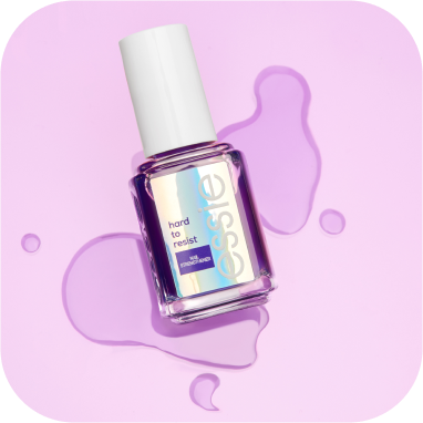 essie hard to resist nail strengthener mit violettem Farbton vor violettem Hintergrund
