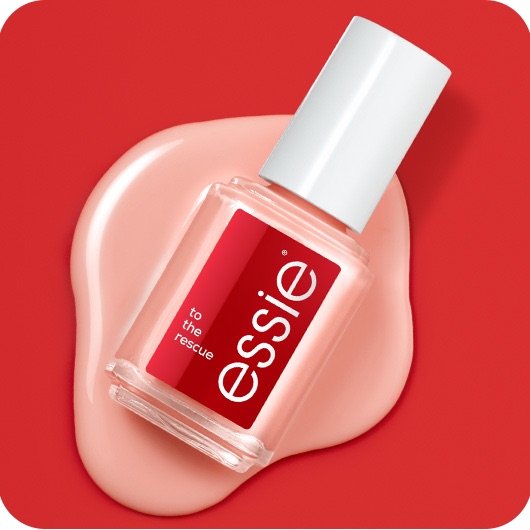 Essie „To the Rescue“ Nagelhärter-Fläschchen auf einem roten Hintergrund mit verlaufenem Lack.