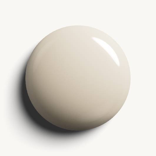 Ein glänzender Farbklecks von einem essie Nagellack.